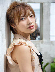 石原里美宣布结婚后首亮相
